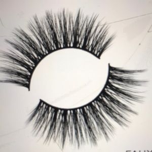 Lavaa Lashes  charm faux mink